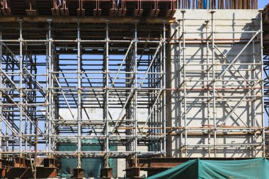 İskele yapısı-bina inşaat alanı içinde