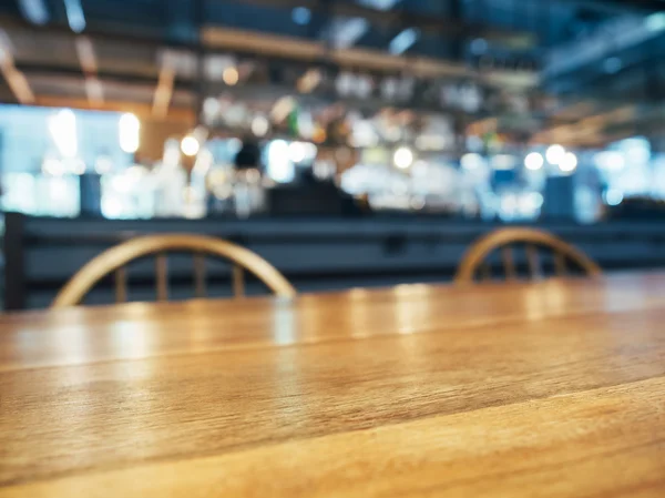 Bancone da tavolo con sfondo del ristorante Blurred bar — Foto Stock