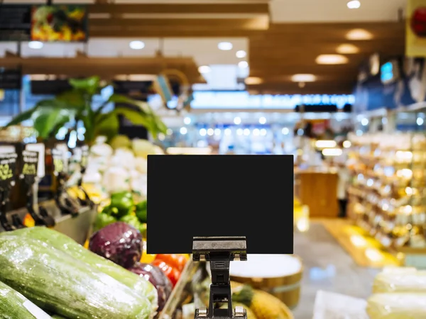 Mock up Exposição de sinal em branco no supermercado Fundo interior — Fotografia de Stock