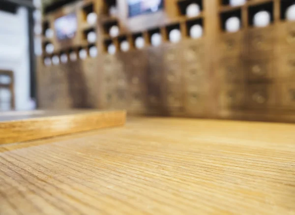 Comptoir de table avec fond flou Bibliothèque Étagère — Photo