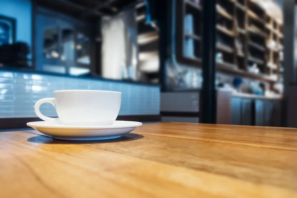 テーブル カウンター バー レストラン カフェ背景にコーヒー カップ — ストック写真
