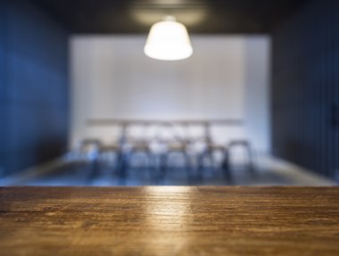 Tablo üst sayaç bar iç Loft alan oturma ve aydınlatma ile