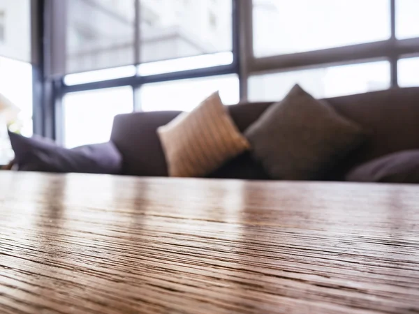 テーブル トップのソファと枕インテリア装飾 — ストック写真