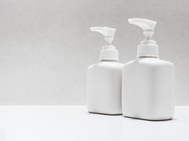 Kozmetik şişe banyo tuvalet kadar alay