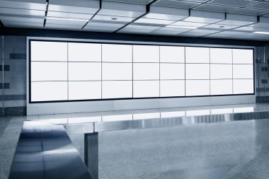 Boş Billboard Lcd ekran ışık kutusu şablon göstermek metro 