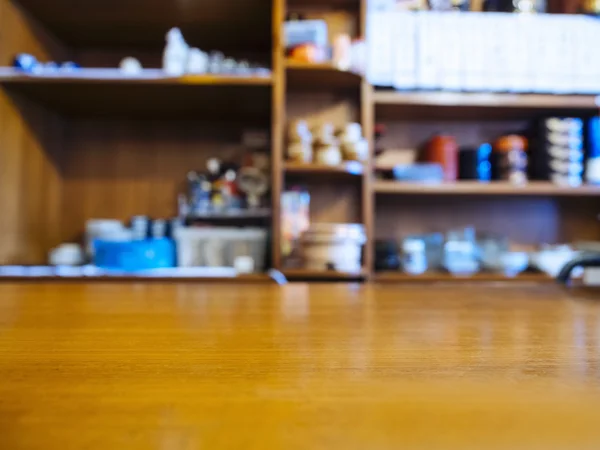 Mesa balcão Bar restaurante fundo com prateleira da cozinha — Fotografia de Stock