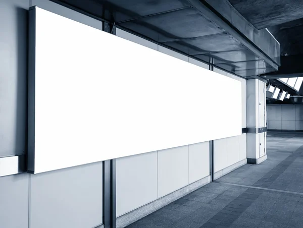 Порожній білборд Банер світлової коробки шаблон перспективи відображення — стокове фото