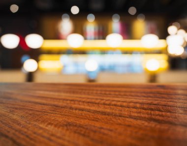 Açık çubuk iç bulanık arkaplan ile masa üstü ahşap sayacı