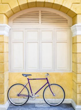 Vintage Bisiklet üzerinde duvar pencere çerçevesi