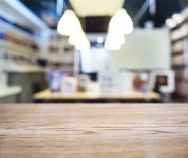 Plateau avec fond intérieur du magasin de détail flou — Photo