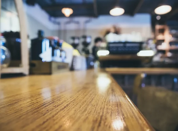 Лічильник бар стіл ресторан фону з Бармен — стокове фото
