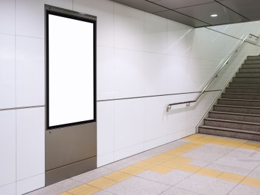 Poster alay yukarıya göstermek metro istasyonu ile merdiven