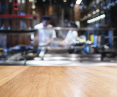 En iyi mutfak bulanık ve Şef arka plan yemek masa