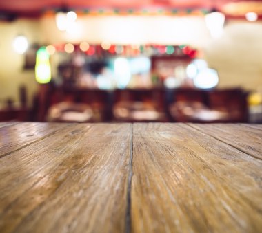 Noel tatili tablo ile arka plan bulanık sayaç Bar top 