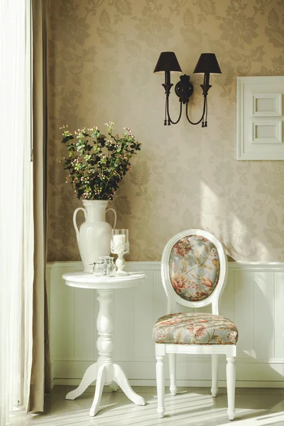 Home Interior decoration with chair table and flowers Wallpaper Background — Stock Photo, Image