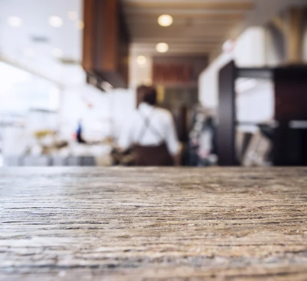 Tabell Top Counter suddig restaurang bakgrund med personer — Stockfoto