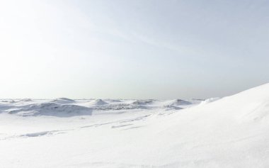 Denizin kış tepeleri