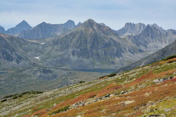 Fjell og innsjøer, Barguzinsky-ryggen i Bajkalsjøen – stockfoto