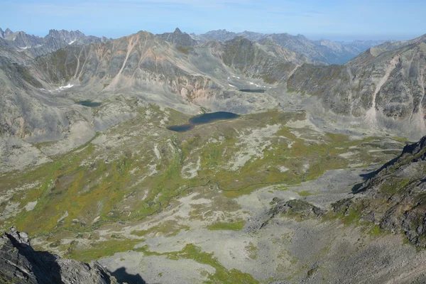 Montañas y lagos Barguzinsky Ridge en el lago Baikal — Foto de Stock