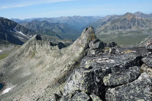 Hegyek Barguzini Ridge, a Bajkál-tó — Stock Fotó