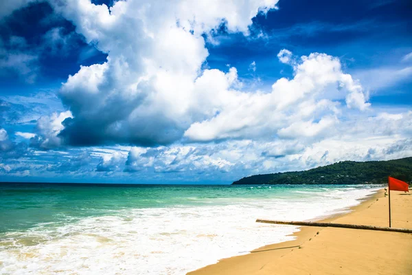 Deserted wild beach — Stock Photo, Image