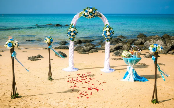 Ceremonia de boda en la orilla del mar — Foto de Stock