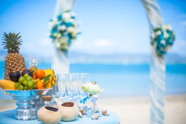 Bröllop på stranden landskap ring inredning korall rutan — Stockfoto