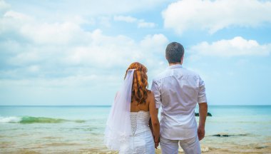 Deniz Similan ada karşı tropikal bir plajda mutlu sevmek çift