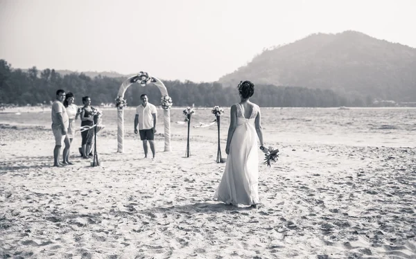 Happy Couple in love on wedding ceremony seaside tropical beach thailand phuket — Stock Photo, Image