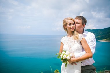 Deniz Similan Adası en iyi bakış açısı karşı tropikal bir plajda mutlu sevmek çift