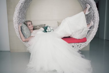 güzel genç kız bir gelinlik