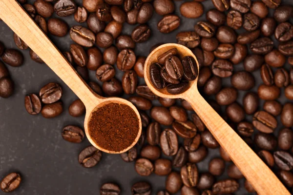 Zwei verschiedene Kaffeesorten — Stockfoto
