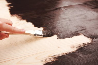 Yarı ahşap yüzey boyalı