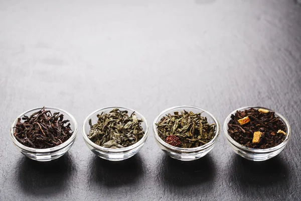 Bol avec différents types de thé — Photo