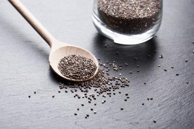 tahta kaşık Chia tohum