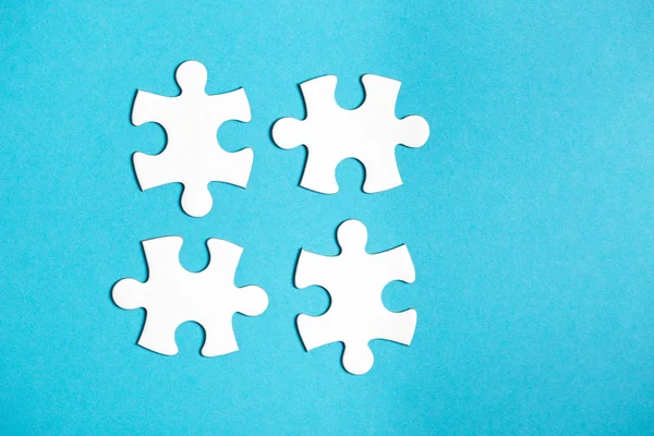4 개의 연결이 끊긴된 직소 퍼즐 조각 — 스톡 사진
