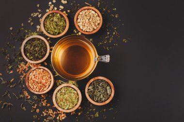 Küçük kase kuru çay ürün çeşitliliği