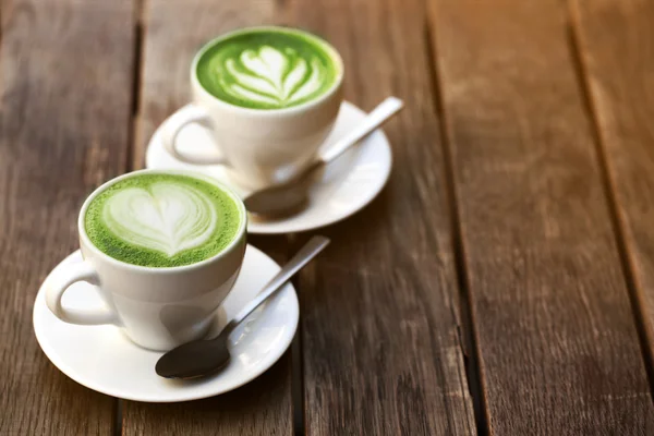 Dos tazas de café con leche matcha — Foto de Stock