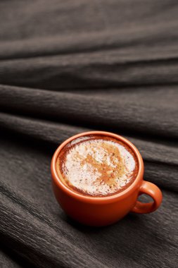 Fincan espresso siyah arka plan üzerine.