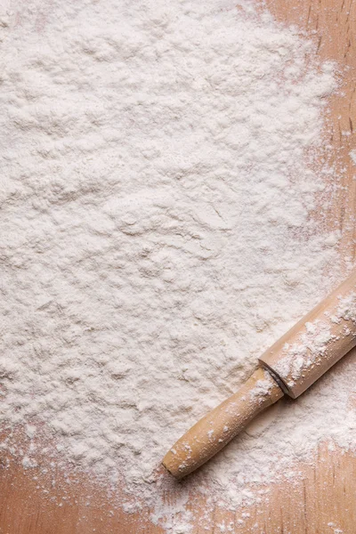 Rolling pin and flour — Stock Photo, Image