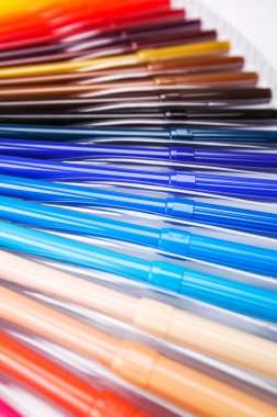 çok çeşitli renkler marker kalem