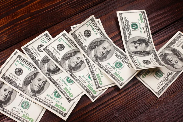 Dinero sobre la mesa — Foto de Stock