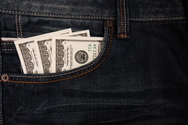 Kot pantolonun cebinde dolar