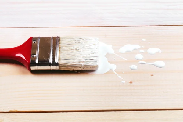 Ahşap mobilya boyama fırça, yakın çekim — Stok fotoğraf