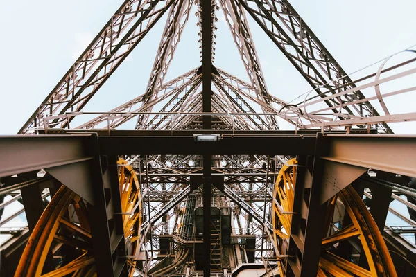 Eiffelova věž mechanismus elevátoru, Paříž, Francie — Stock fotografie