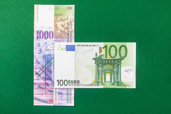 Comparison of Swiss francs and euros — Stock Photo, Image