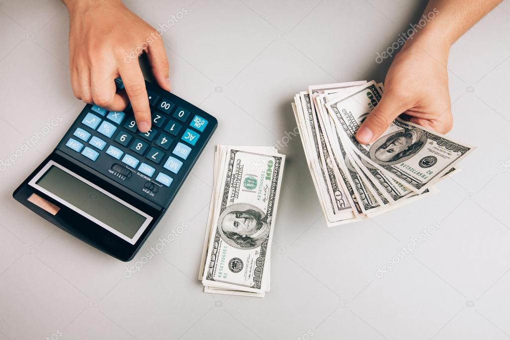 Калькулятор и рубли. Подсчет денег. Бухгалтерский учет и налогообложение. Экономия денежных средств. Калькулятор и деньги.