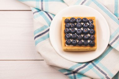 Tartı bluebarries ve krema ile