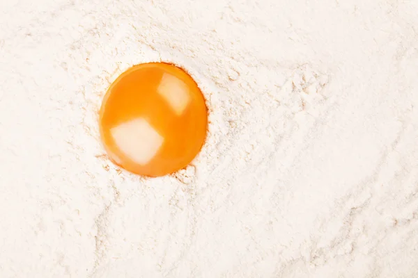 Un üzerine yumurta sarısı — Stok fotoğraf