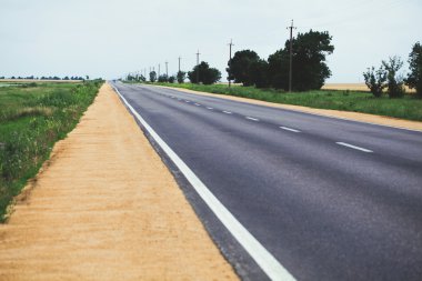 Yol üzerinde bölünme çizgisi